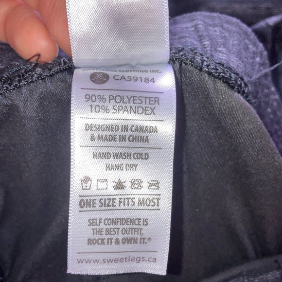 Sweetlegs Women's Black Patterned Capris - Picture 5 of 5